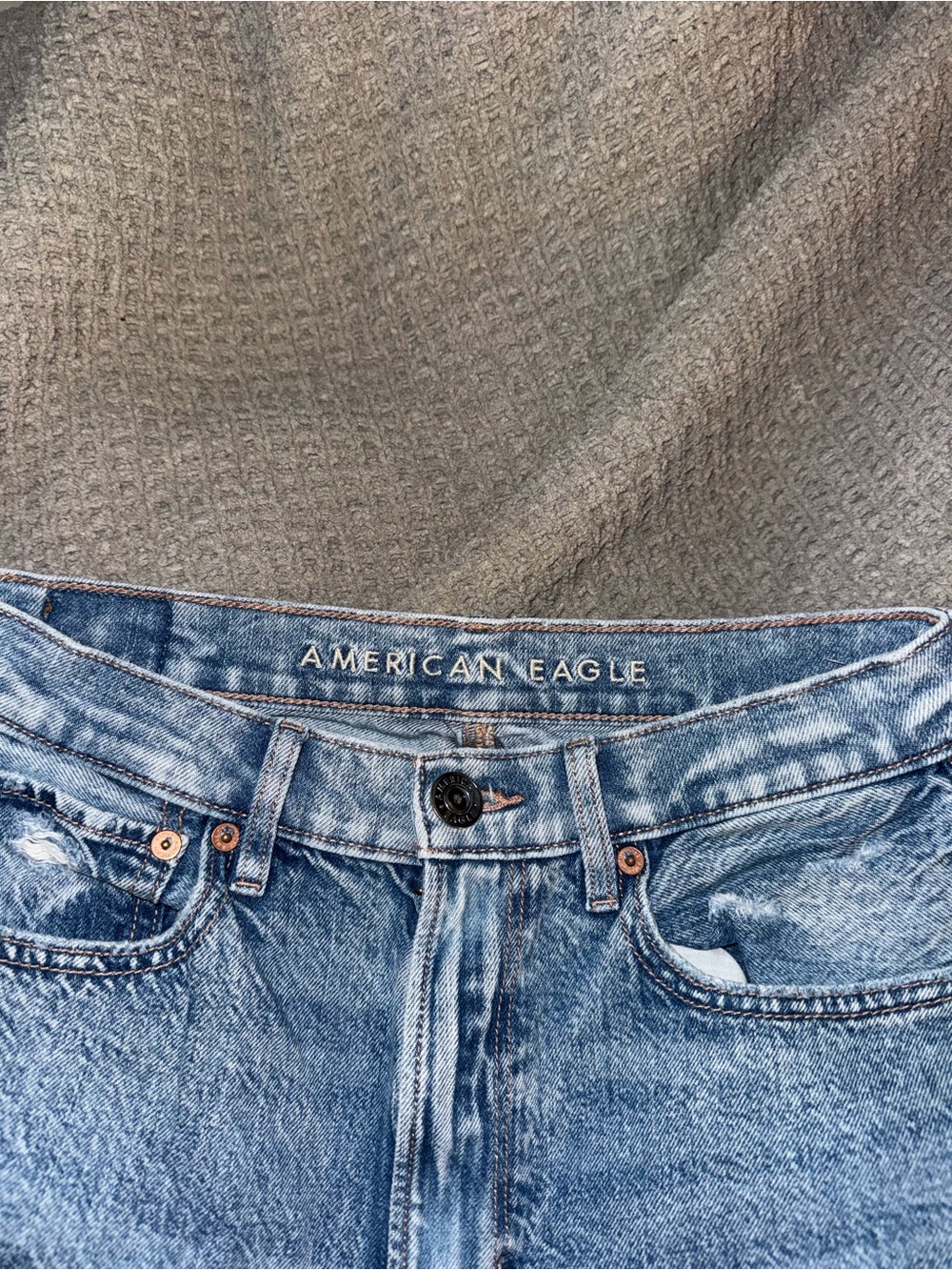 American Eagle High-Rise Distressed Wide-Leg Jeans - Picture 4 of 5